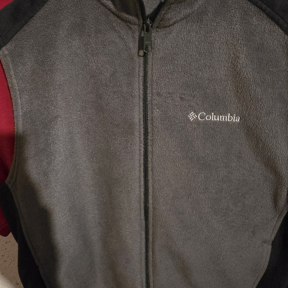 Columbia Men's Black and Gray Fleece Vest